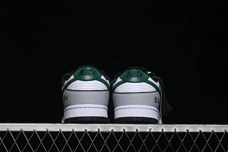 All categories Nk SB Dunk series Nk SB Dunk Low low-top sneakers Nike SB Dunk Low white and green strap low-top casual sneakers DD1391-100